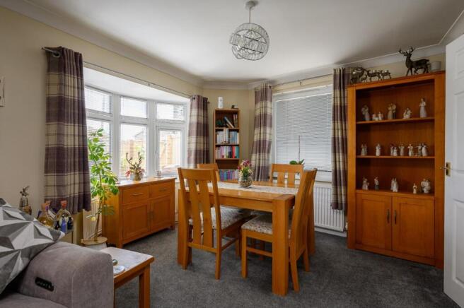 4 bed House for sale Image 5