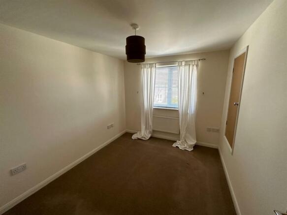 Bedroom 1.jpg