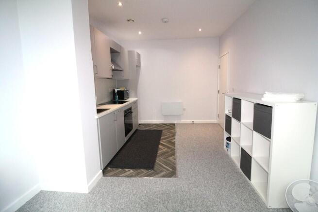 2 bed Apartment to rent Image 4