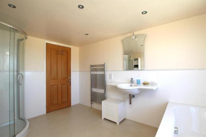 First Floor Bathroom - b.JPG