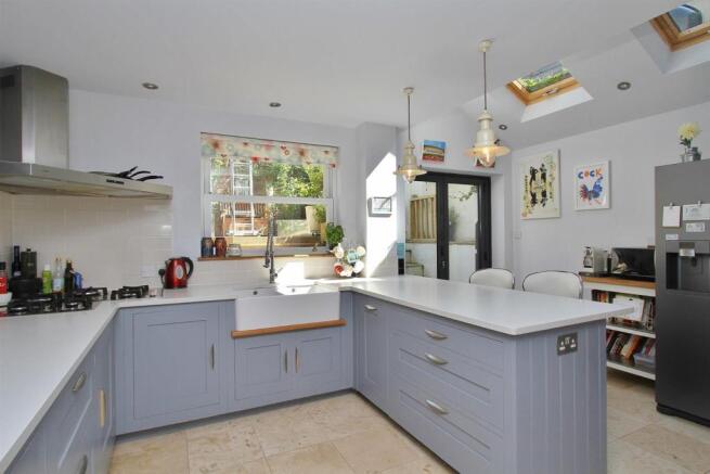 kitchen (2).jpg