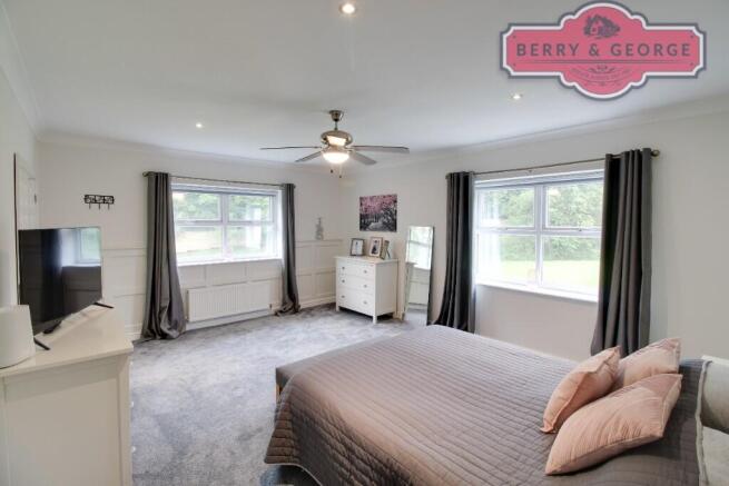 MAIN BEDROOM