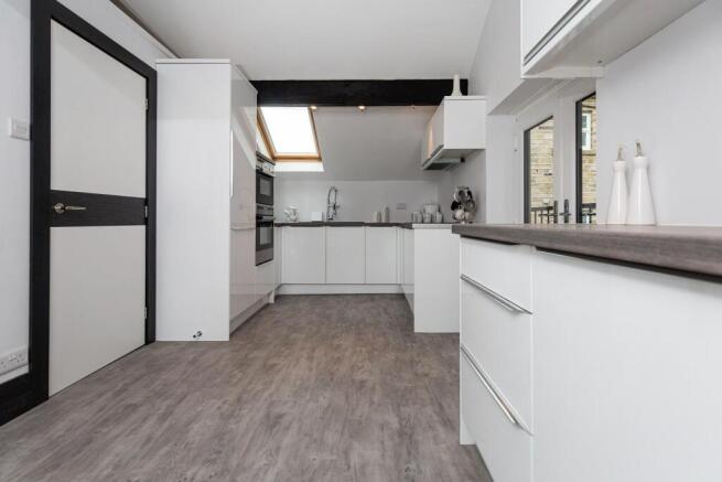 3 bed Coach House for sale Image 10