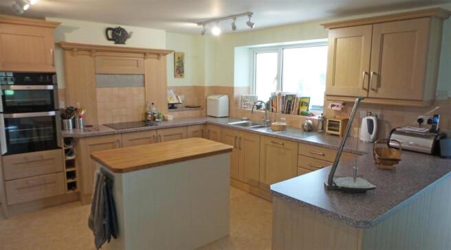 kitchen2.jpg