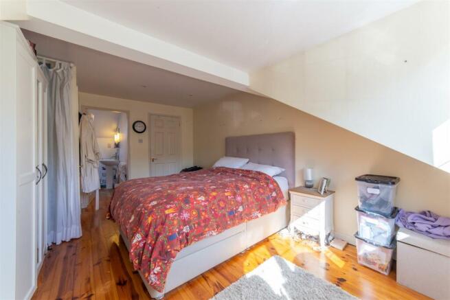 9 Juniper Crescent-13.jpg