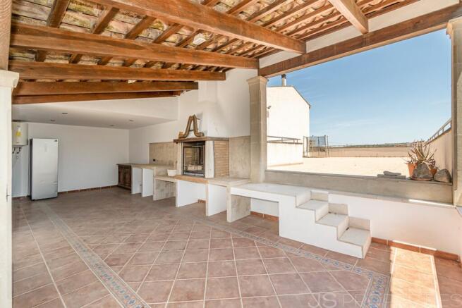 Spacious Property for Sale in Petra: Space, Character and Unlimited Potential