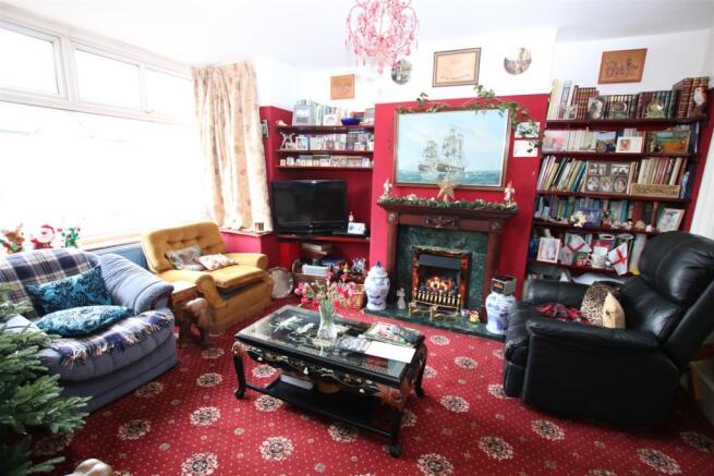 LIVING ROOM.JPG