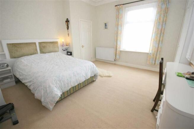 FRONT DOUBLE BEDROOM ONE