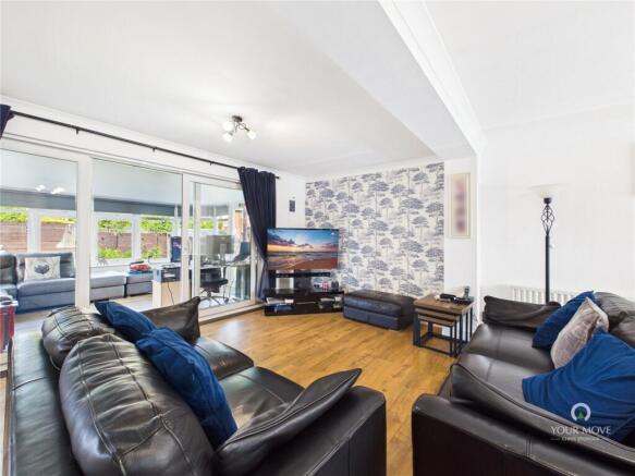 Lounge/Dining Area