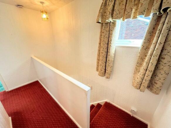 FIRST FLOOR LANDING
