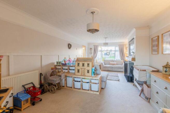 Point Clear Road, St. Osyth, CO16 photo 4