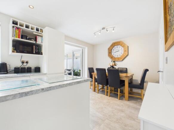4 bed Detached for sale Image 5