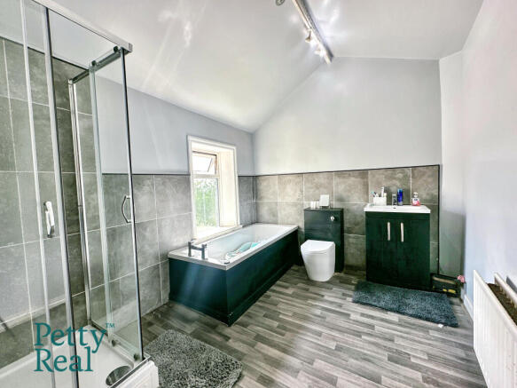 3 bed Terraced for sale Image 5