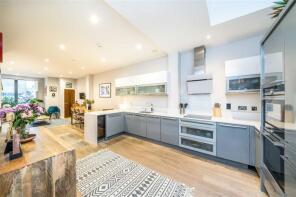 59e, Josephine Avenue, London SW2 2JG