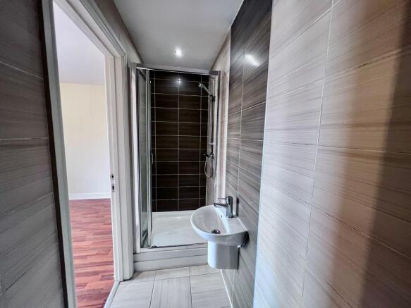 2 bed Flat to rent Image 6