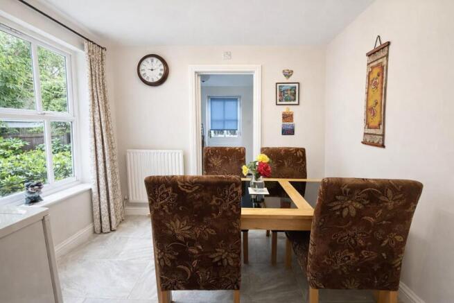 5 bed Detached for sale Image 11