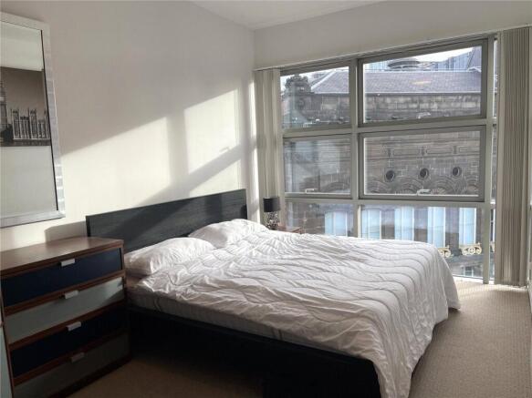 2 bed Apartment to rent Image 9