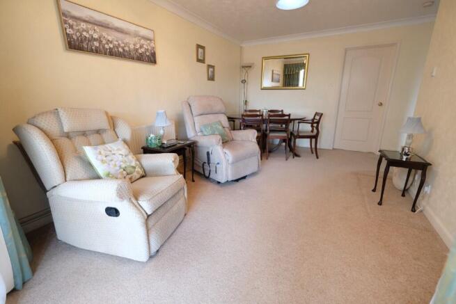 SITTING/DINING ROOM