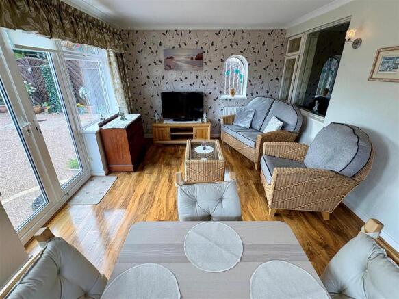 2 bed Semi-Detached Bungalow for sale Image 9