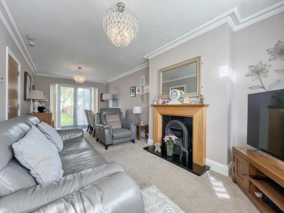 LIVING ROOM/DINER