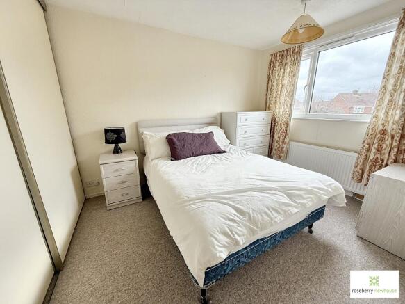4 bed Bungalow for sale Image 12