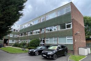Flat 3, 38 Valley Court, Cavendish Avenue, Woodford Green IG8 9DB