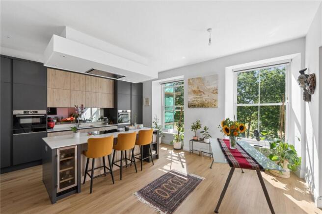 3 bed Apartment for sale Image 4