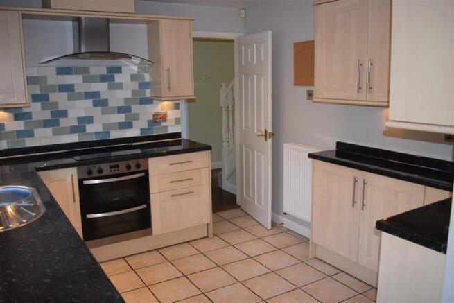 Kitchen 2.jpg