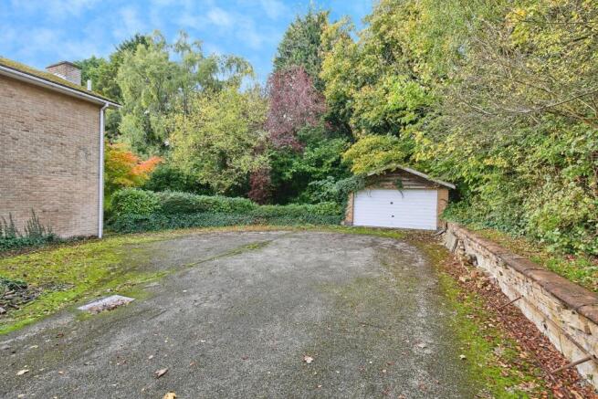 Drive/Garage