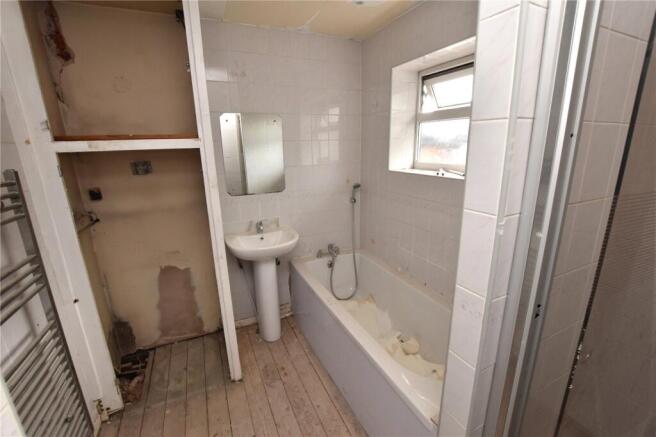 5 bed Semi-Detached for sale Image 11
