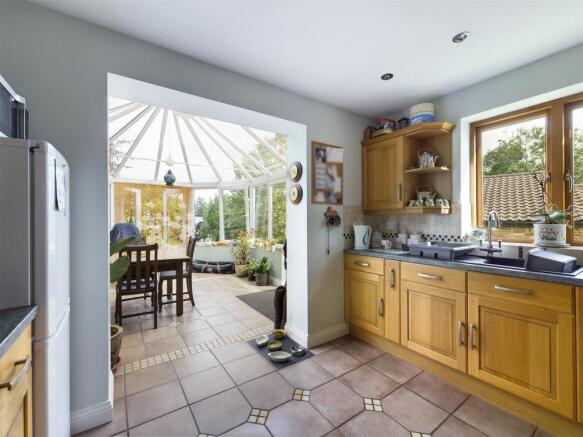 Kitchen 2.jpg