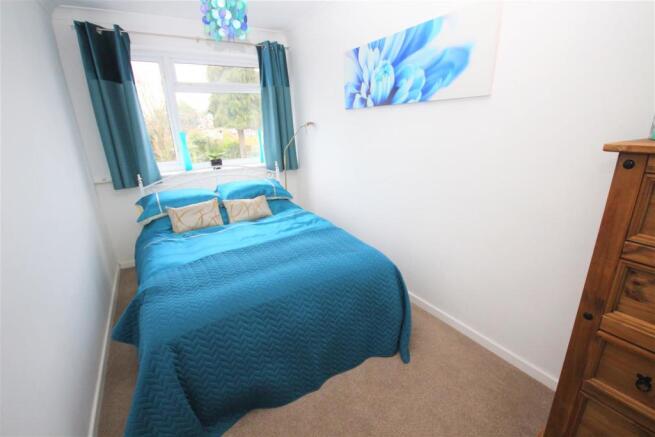 bedroom 2.JPG