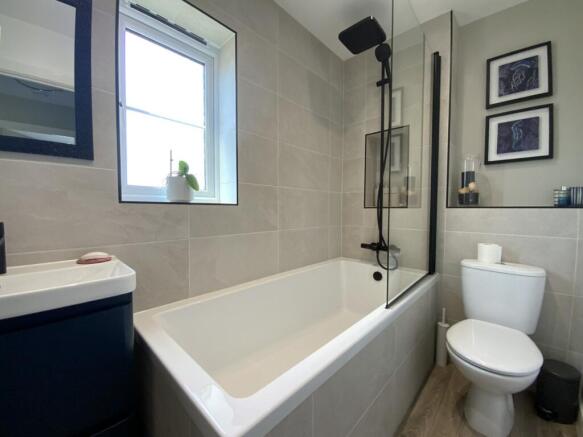 4 bed Detached for sale Image 9