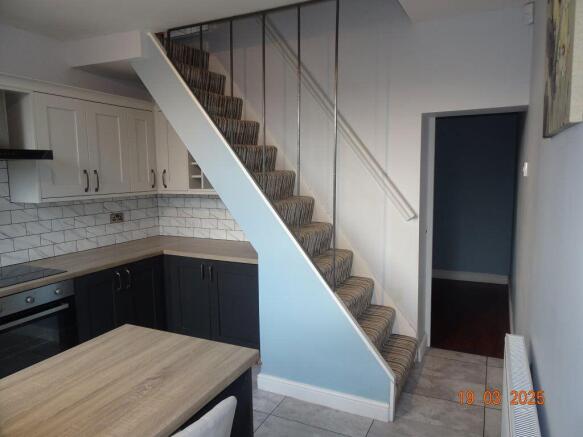 3 bed Terraced to rent Image 6