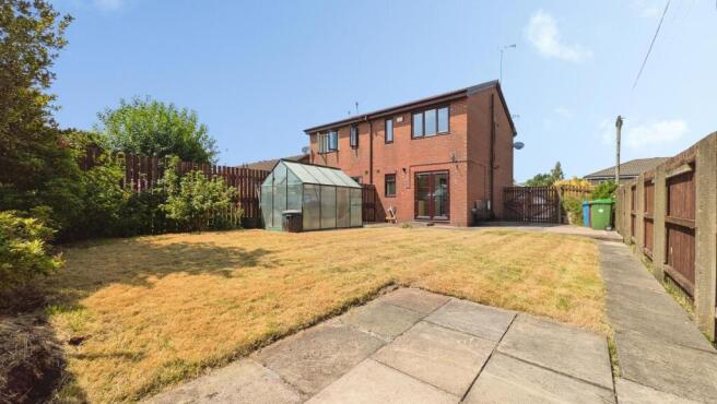 2 bed Semi-Detached to rent Image 11