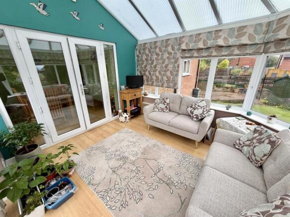 4 bed Detached for sale Image 9
