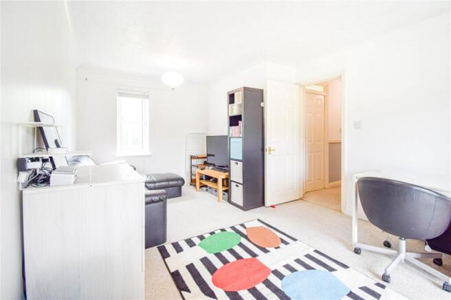 Two Rivers Way, Newbury, Berkshire, RG14 photo 4