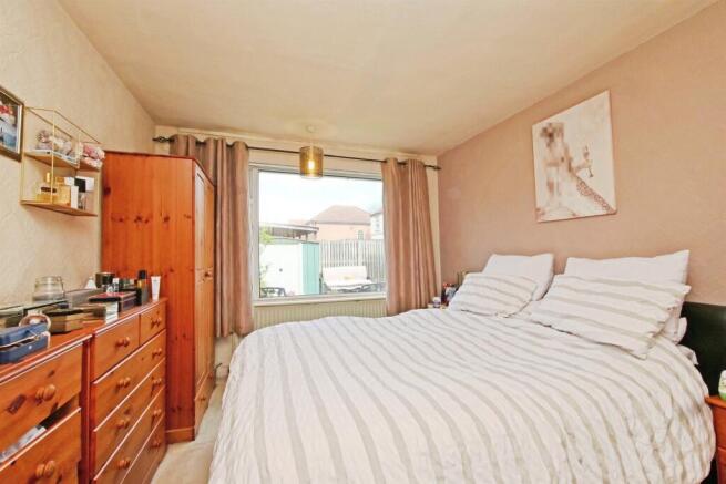 4 bed Semi-Detached Bungalow for sale Image 10