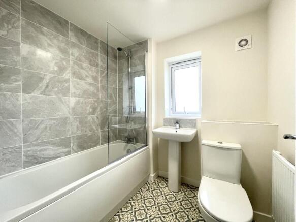 3 bed End of Terrace to rent Image 4