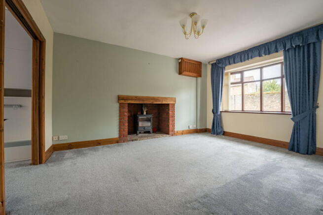4 bed Detached for sale Image 5