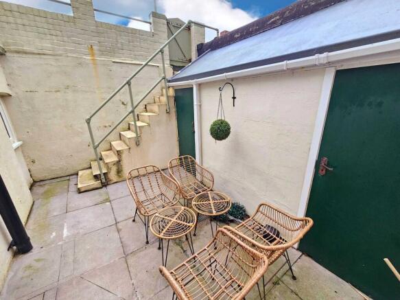 2 bed Flat for sale Image 8
