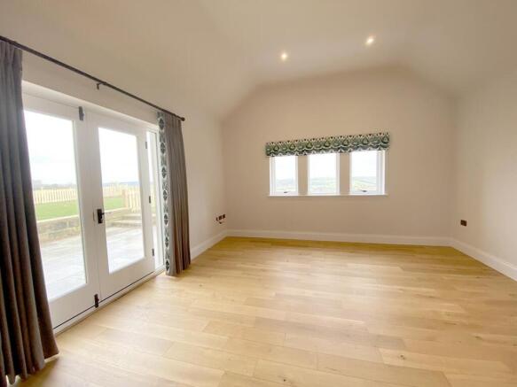 4 bed Mews to rent Image 4
