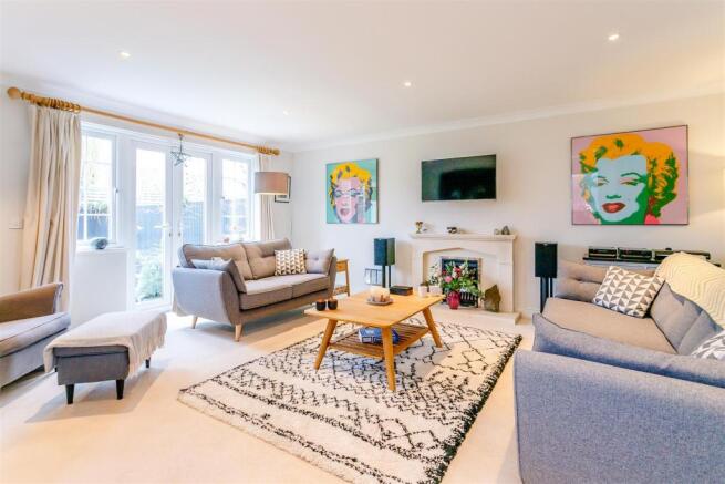 8333768-interior01.jpg