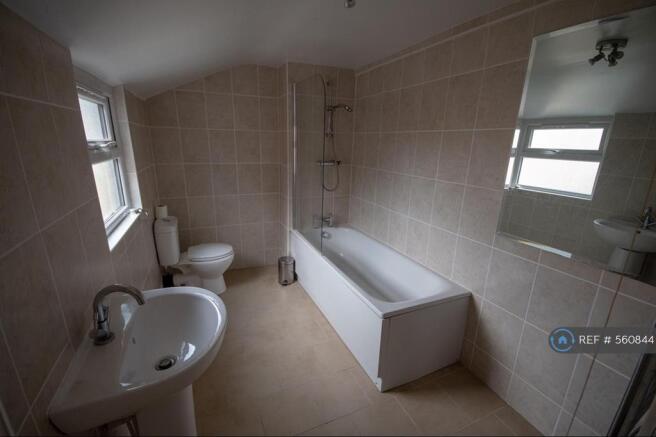 En-Suite (Bedroom 2) 