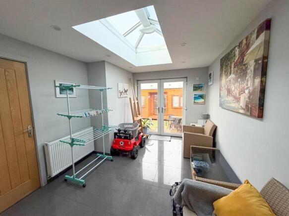 3 bed Semi-Detached Bungalow for sale Image 8