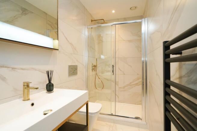 2 bed Apartment to rent Image 12
