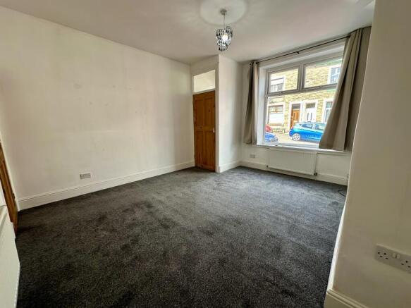 2 bed Terraced to rent Image 4