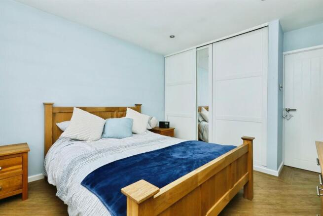 4 bed Detached Bungalow for sale Image 10
