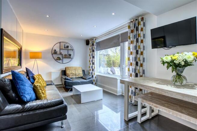 Kitchen/Dining Area