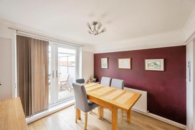 4 bed Semi-Detached for sale Image 6
